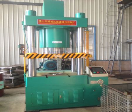 上頂式四柱油壓機,框架式液壓機價格,水脹液壓機價格,廣東單動油壓機,佛山市禪城區(qū)湛鑫液壓機械廠